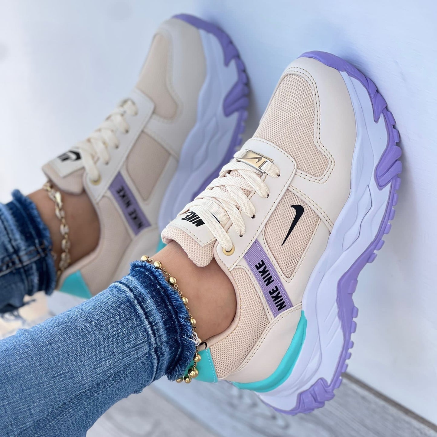 Nike Letras Beige Dama