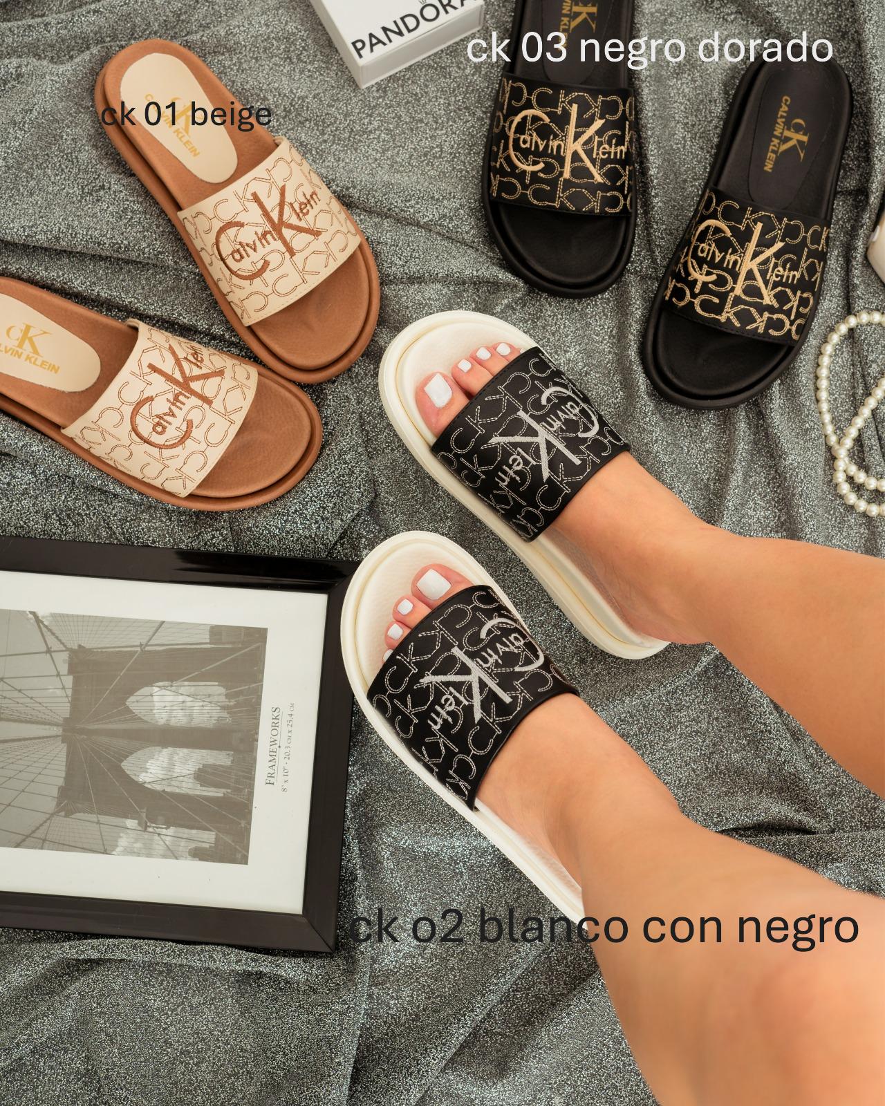 Sandalia Chanel Dorada